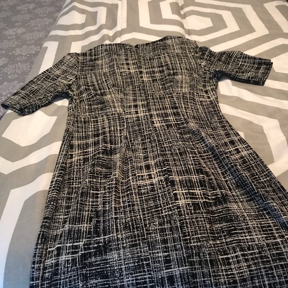 Dress - Picture 4 of 4